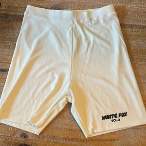 White fox- cream, ribbed biker shorts